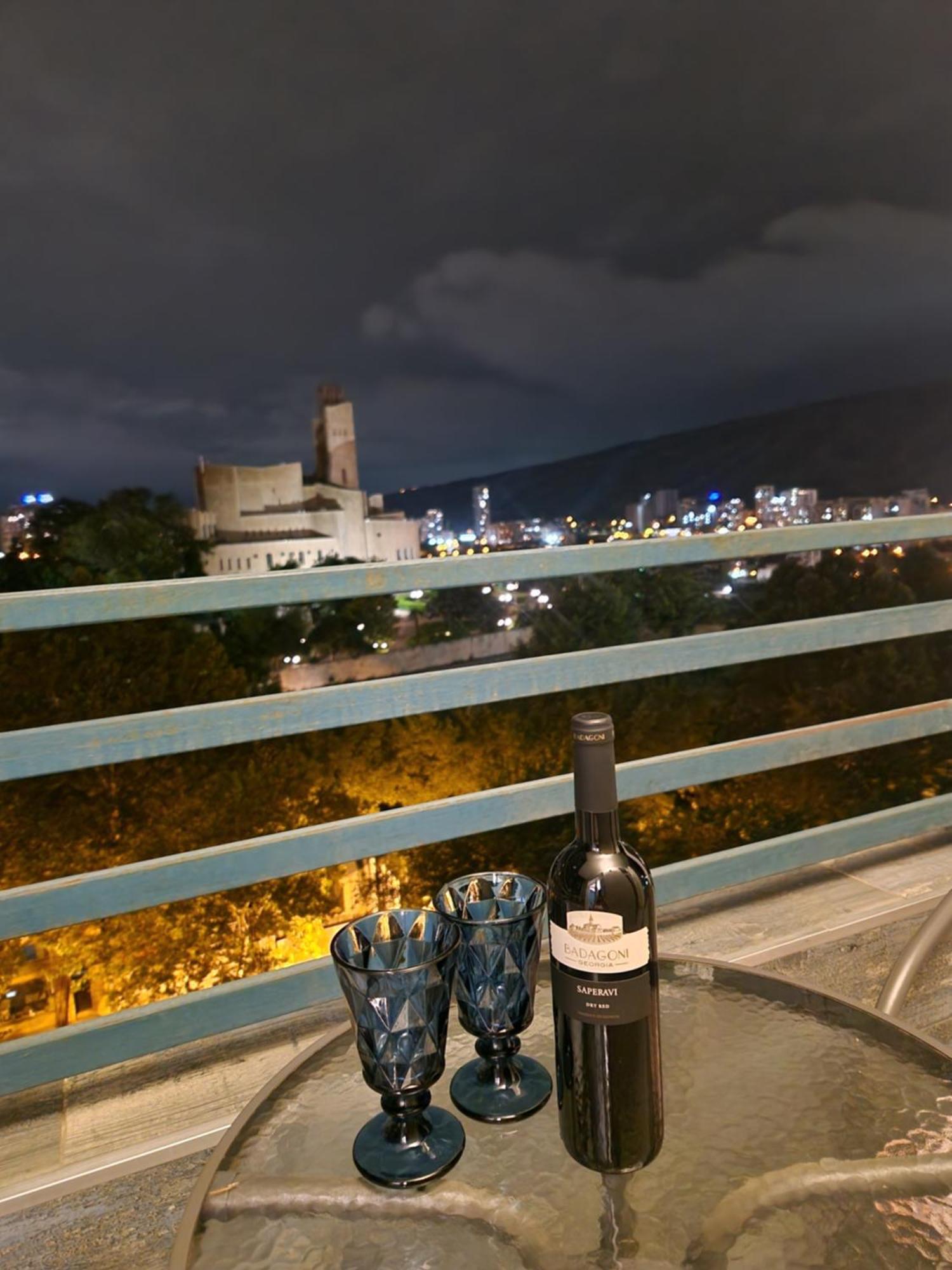 Fantaflat Old Tbilisi Apartment Buitenkant foto