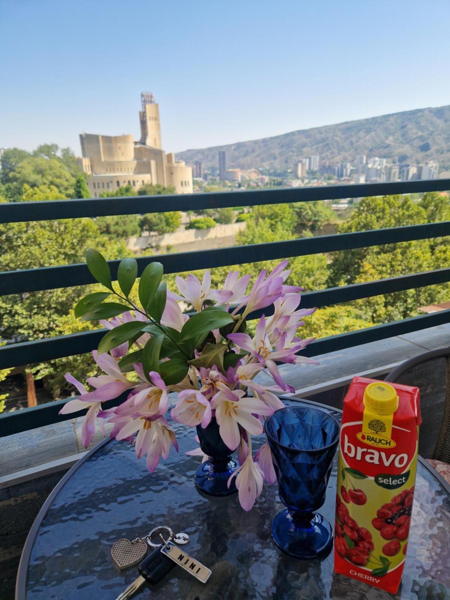 Fantaflat Old Tbilisi Apartment Buitenkant foto