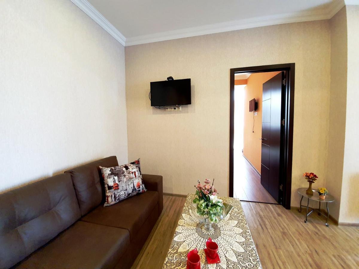 Fantaflat Old Tbilisi Apartment Buitenkant foto