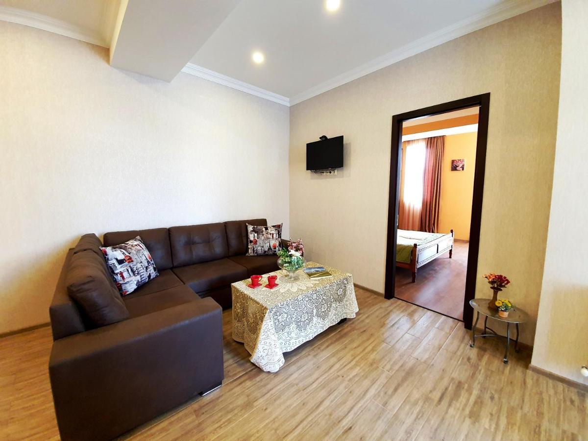 Fantaflat Old Tbilisi Apartment Buitenkant foto