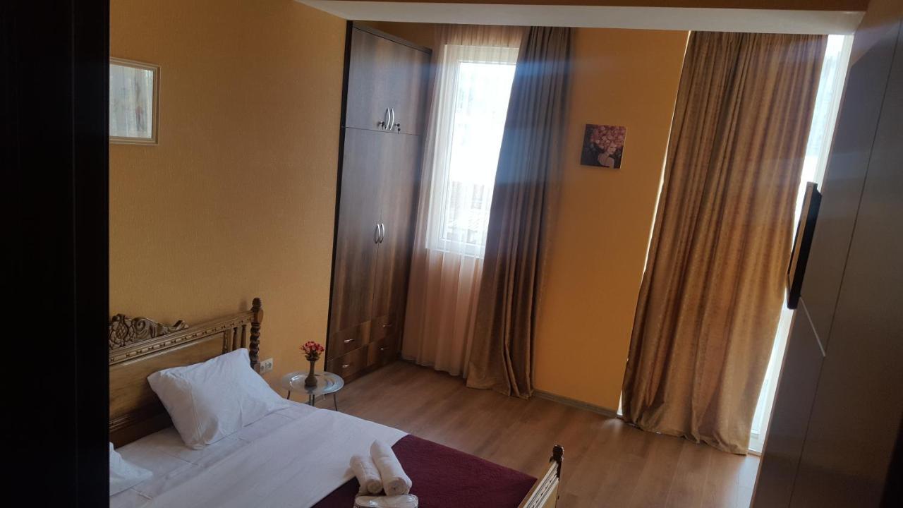 Fantaflat Old Tbilisi Apartment Buitenkant foto