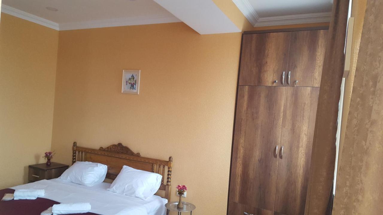 Fantaflat Old Tbilisi Apartment Buitenkant foto