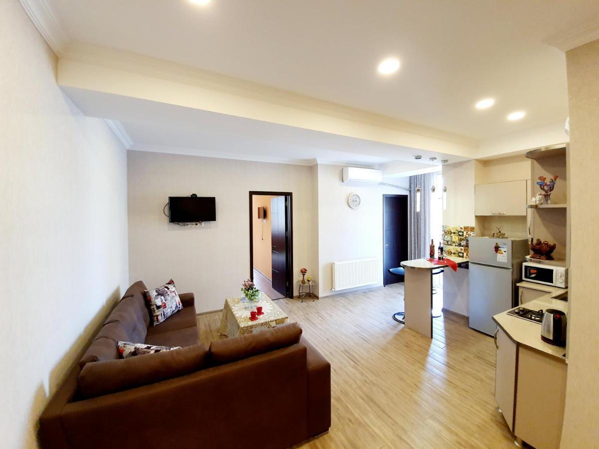 Fantaflat Old Tbilisi Apartment Buitenkant foto