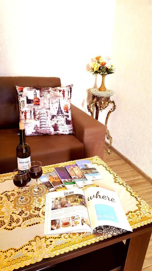 Fantaflat Old Tbilisi Apartment Buitenkant foto