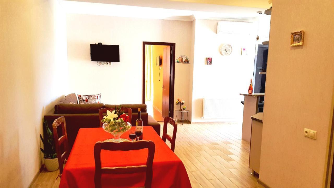 Fantaflat Old Tbilisi Apartment Buitenkant foto