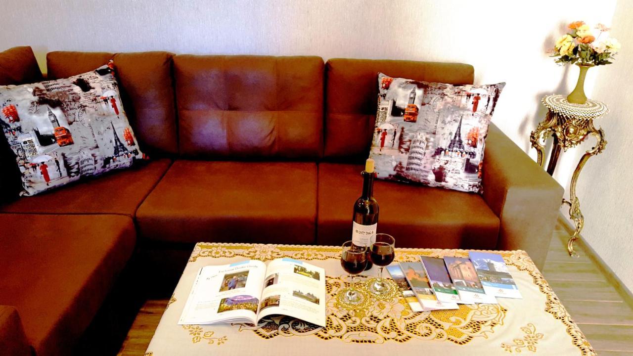 Fantaflat Old Tbilisi Apartment Buitenkant foto